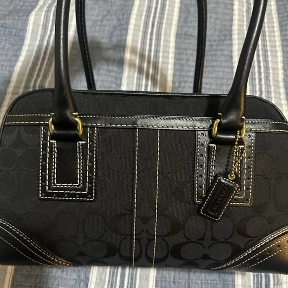 Elegant Black Coach Handbag with White Stitching - Picture 2 of 15